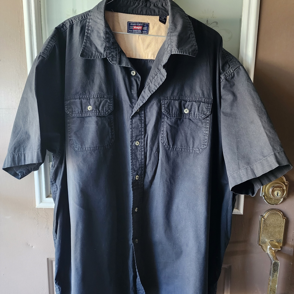 Wrangler Men's Dark Gray Short Sleeve Shirt